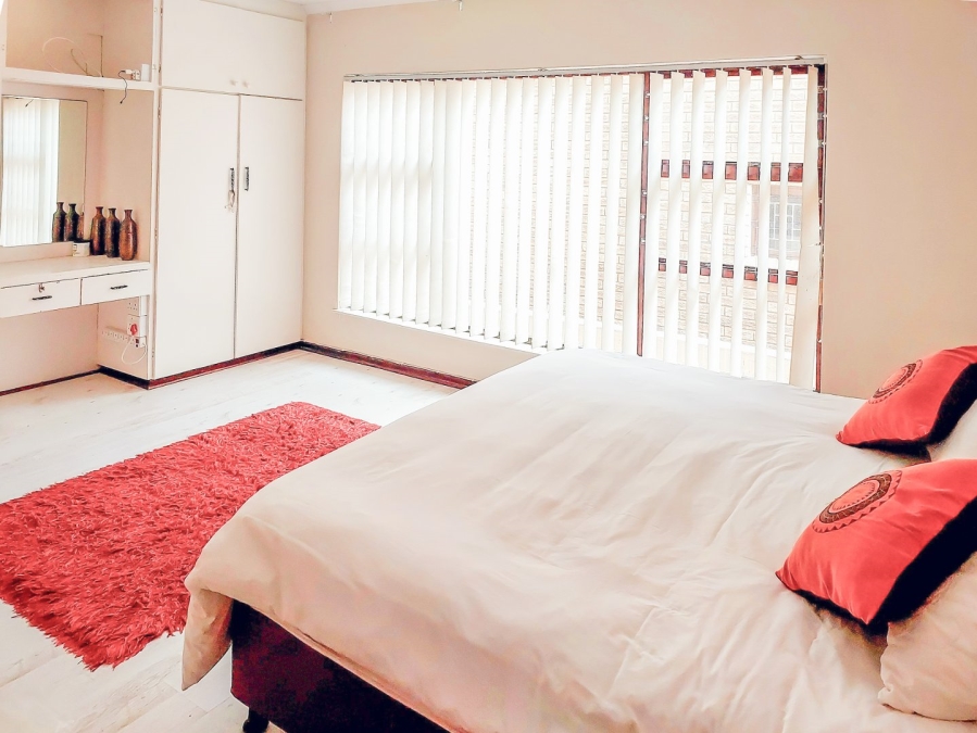 6 Bedroom Property for Sale in McDougall